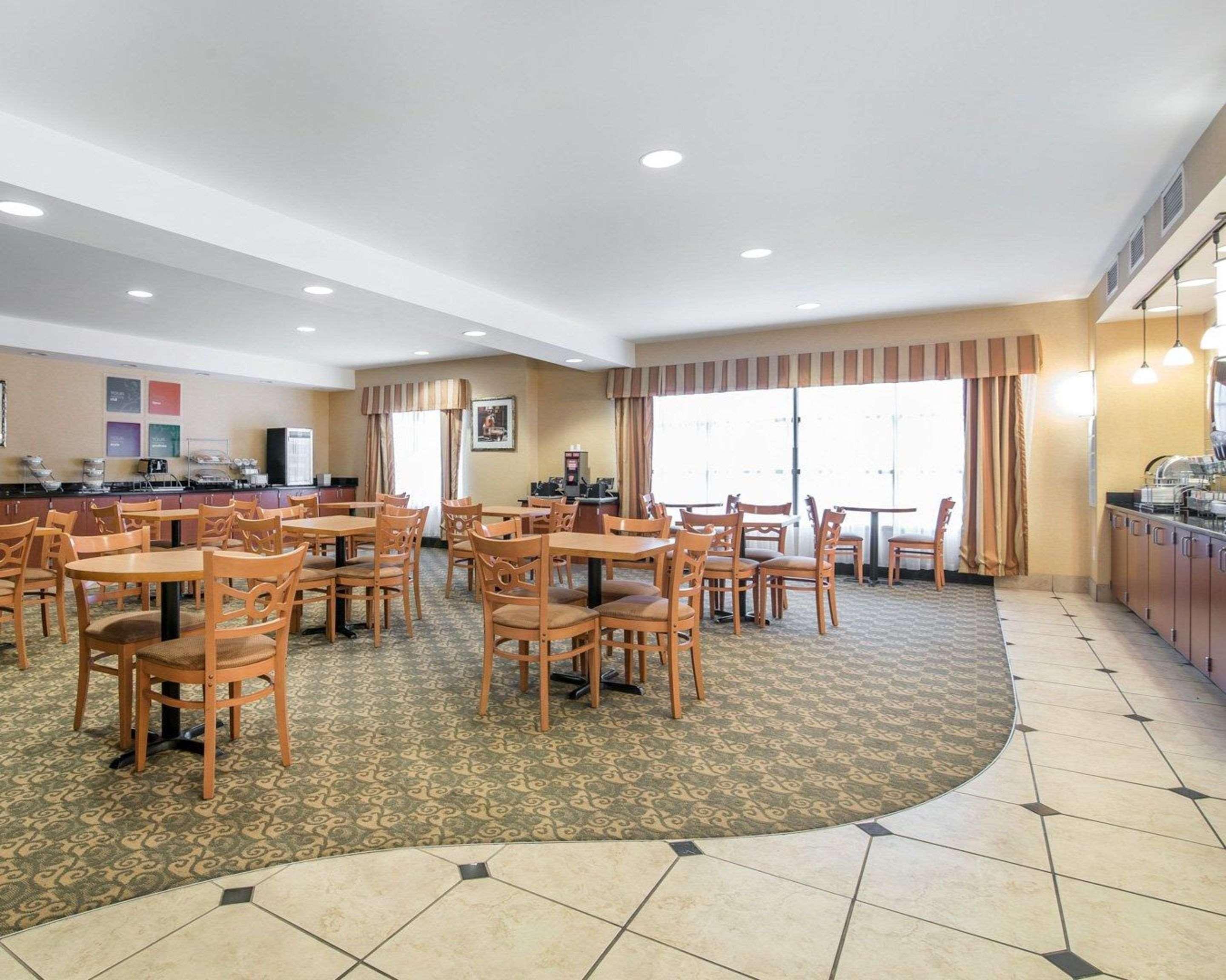 University Inn Vestal Exterior foto