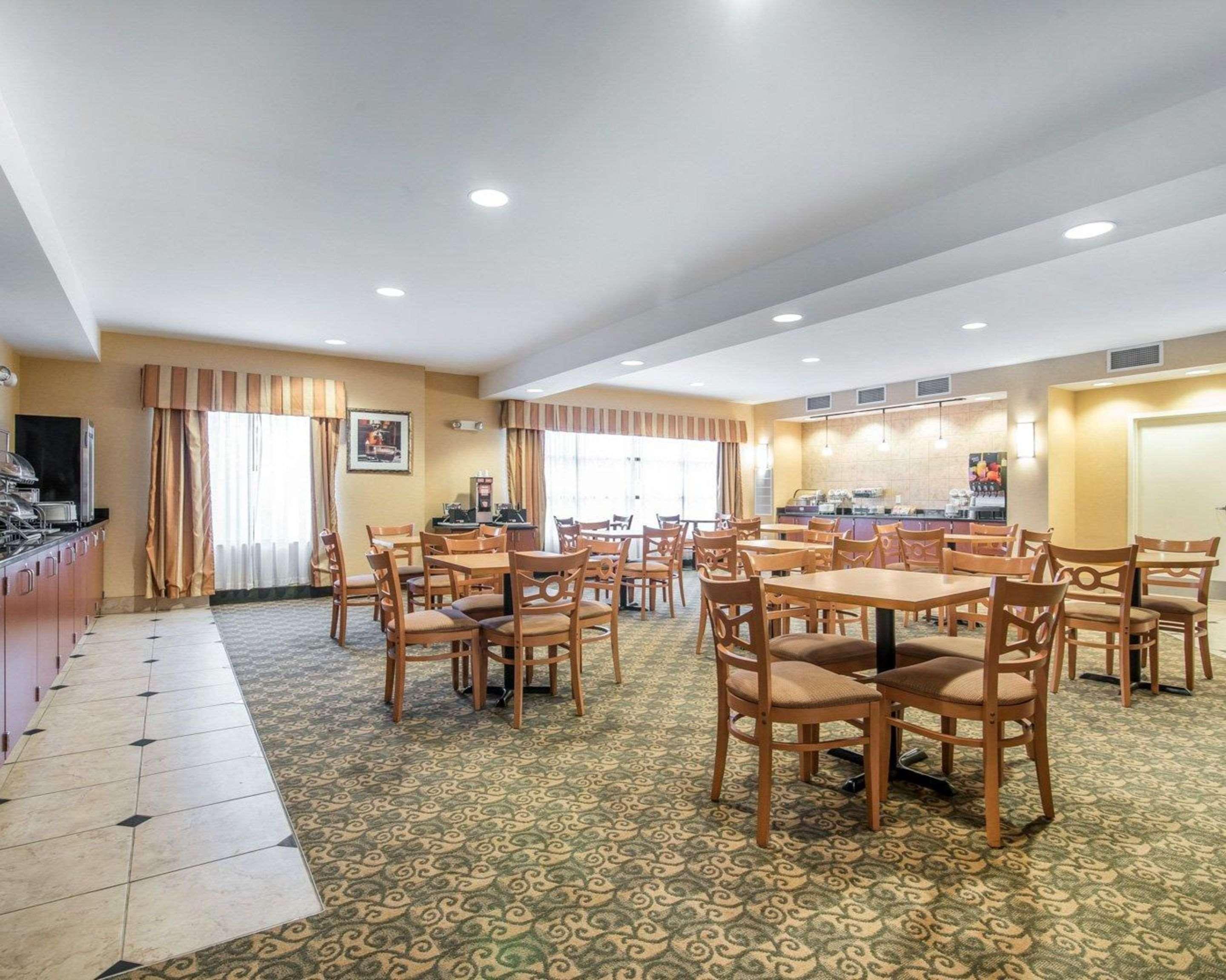 University Inn Vestal Exterior foto