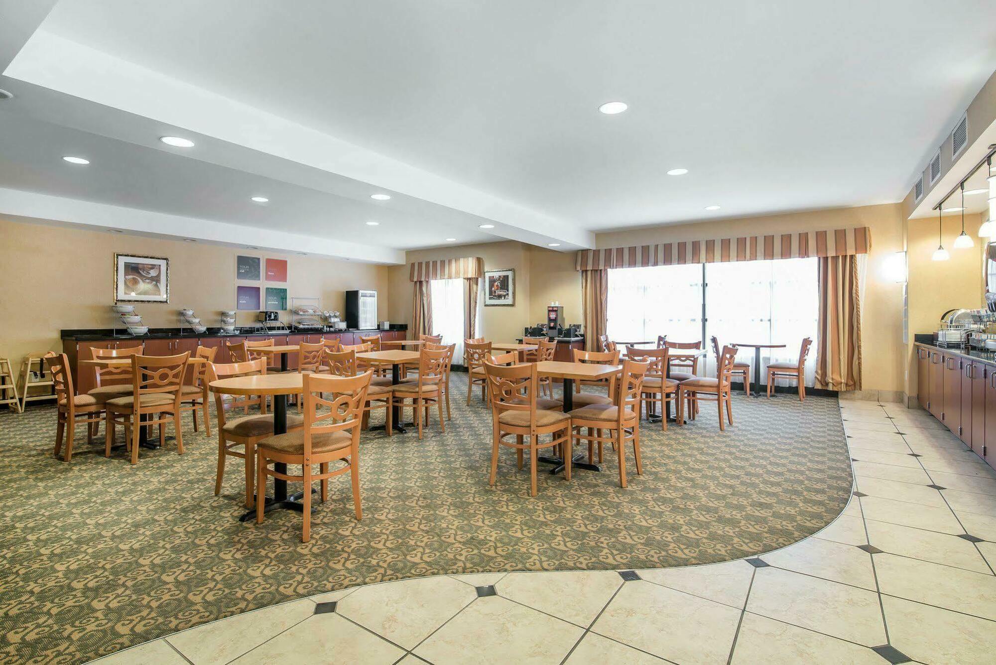University Inn Vestal Exterior foto